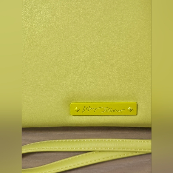 Betsey Johnson Neon Citron Skull Studded Wristlet Zip Around Credit Card Wallet - Picture 5 of 11